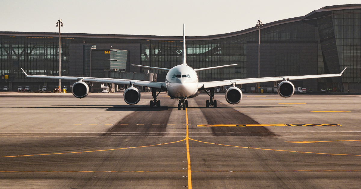 滑走路上の航空機